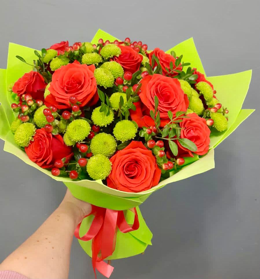 Букет цветов из: Хризантемы и Розы в Угольные Копи