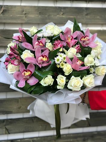 Букет цветов из: Розы и Хризантемы в Угольные Копи