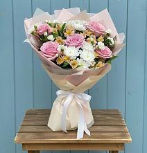 Букет цветов из:  Гвоздики, Орхидеи и Розы в Угольные Копи