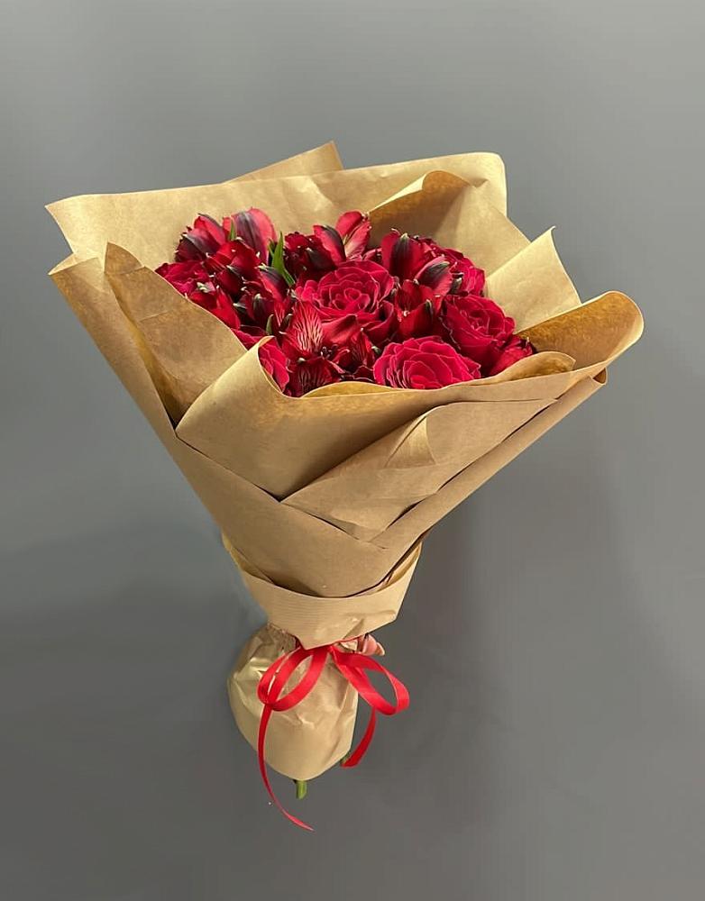 Букет цветов из: Альстромерии и Розы в Угольные Копи