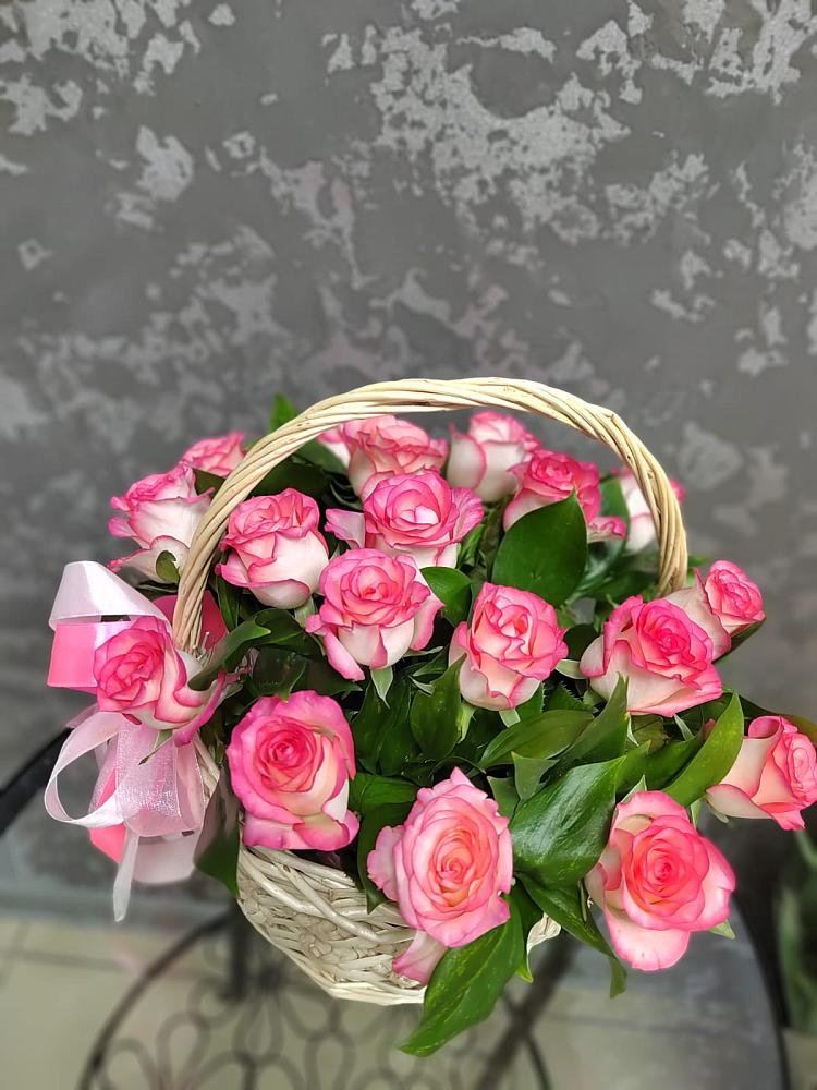 Цветочная композиция из Розы в корзине в Угольные Копи