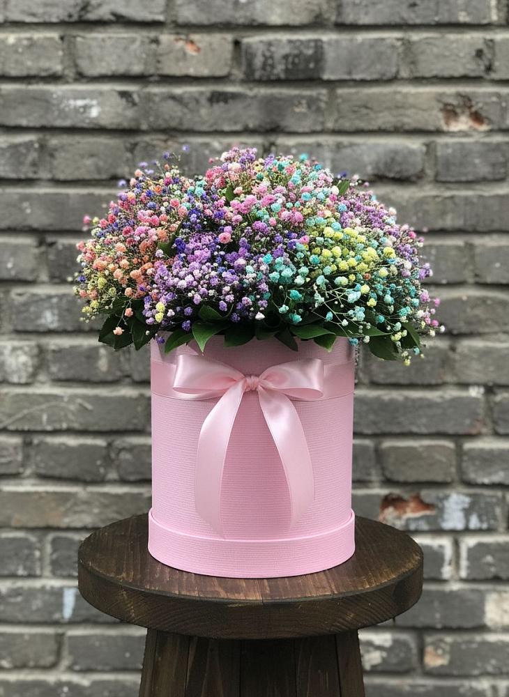 Цветочная композиция из Гипсофила и Розы в шляпной коробке в Угольные Копи