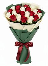 Букет Микс из красных и белых роз в Угольные Копи