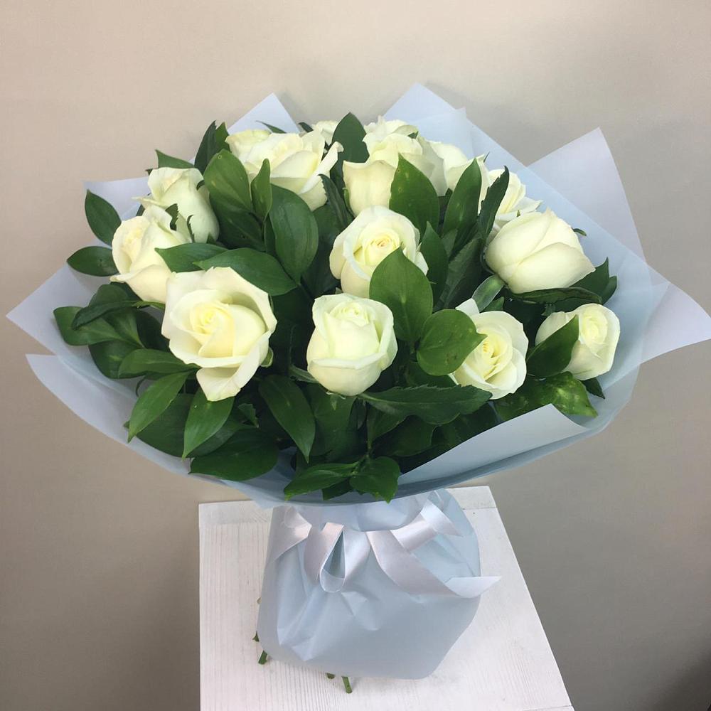 Букет 15 Белых роз Проуд в Угольные Копи