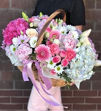 Цветочная композиция из Розы, Хризантемы, Пионы и Лизиантусы в корзине #REPLACE_PRED# Угольные Копи