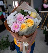 Букет цветов из:  Герберы, Розы и Хризантемы в Угольные Копи