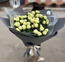 Букет Белые кустовые розы Солинеро в Угольные Копи