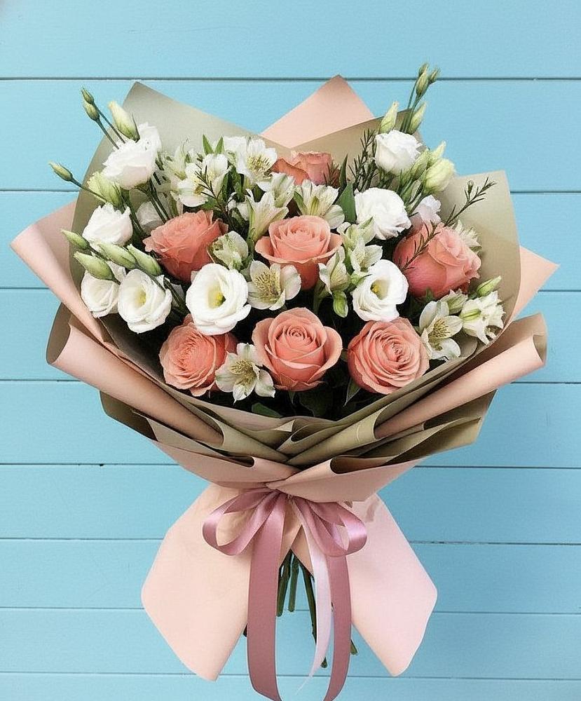 Букет цветов из: Розы, Альстромерии и Лизиантусы в Угольные Копи