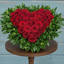 Цветочная композиция из Розы в виде сердца в Угольные Копи