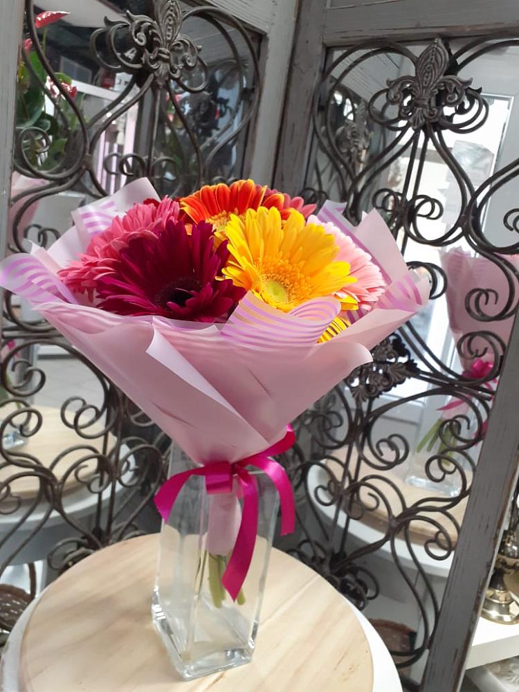 Букет цветов из: Герберы в Угольные Копи