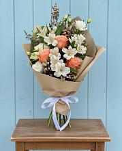 Букет цветов из:  Альстромерии, Лизиантусы, Розы и Хризантемы #REPLACE_PRED# Угольные Копи