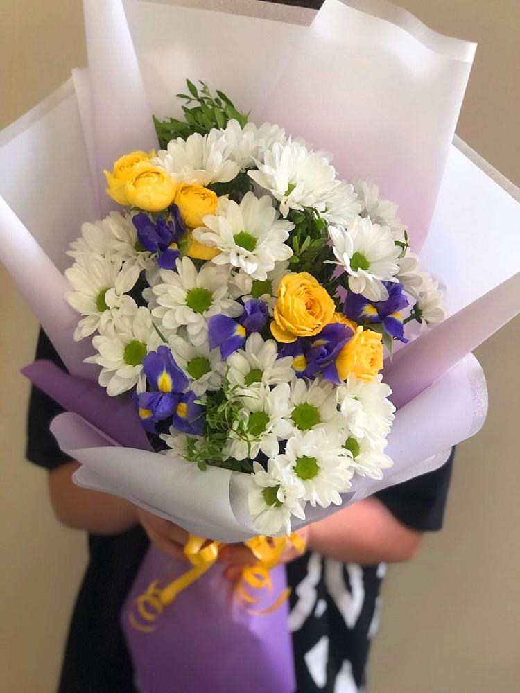 Букет цветов из: Ирисы, Хризантемы и Розы в Угольные Копи