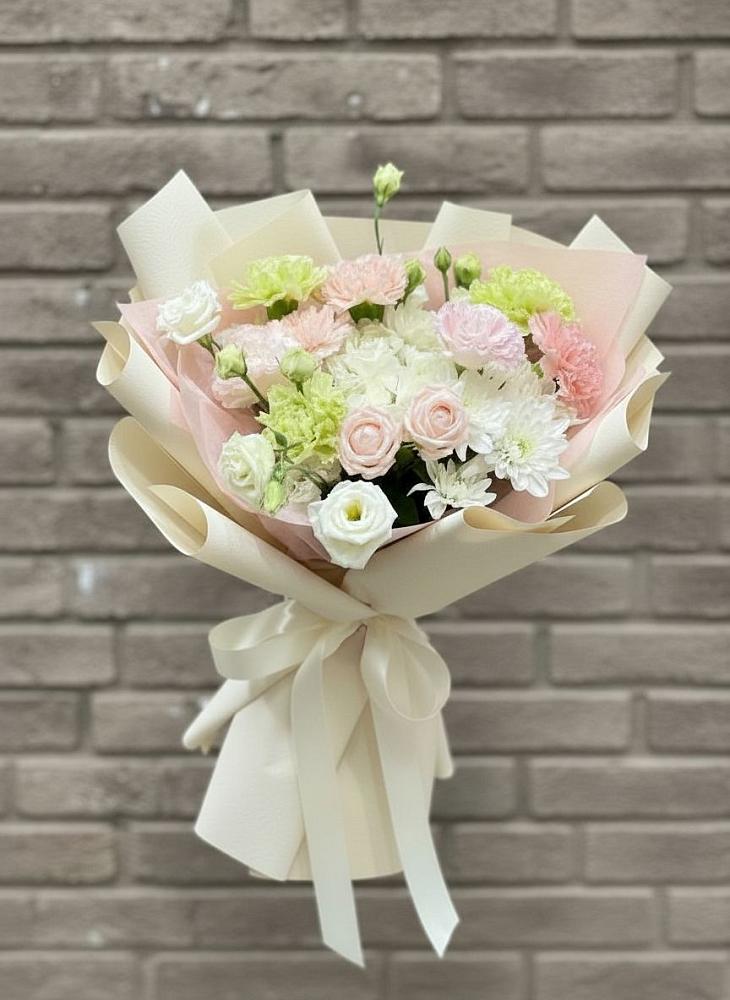 Букет цветов из: Гвоздики, Розы, Лизиантусы и Хризантемы в Угольные Копи