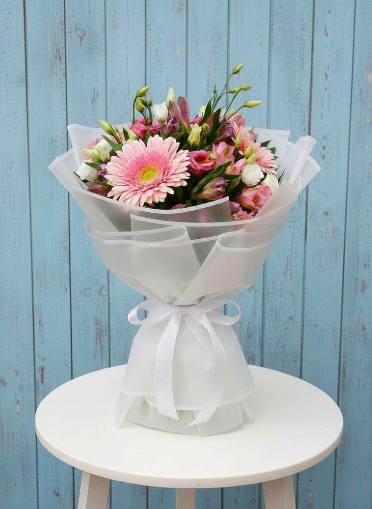 Букет цветов из: Герберы, Альстромерии и Лизиантусы в Угольные Копи