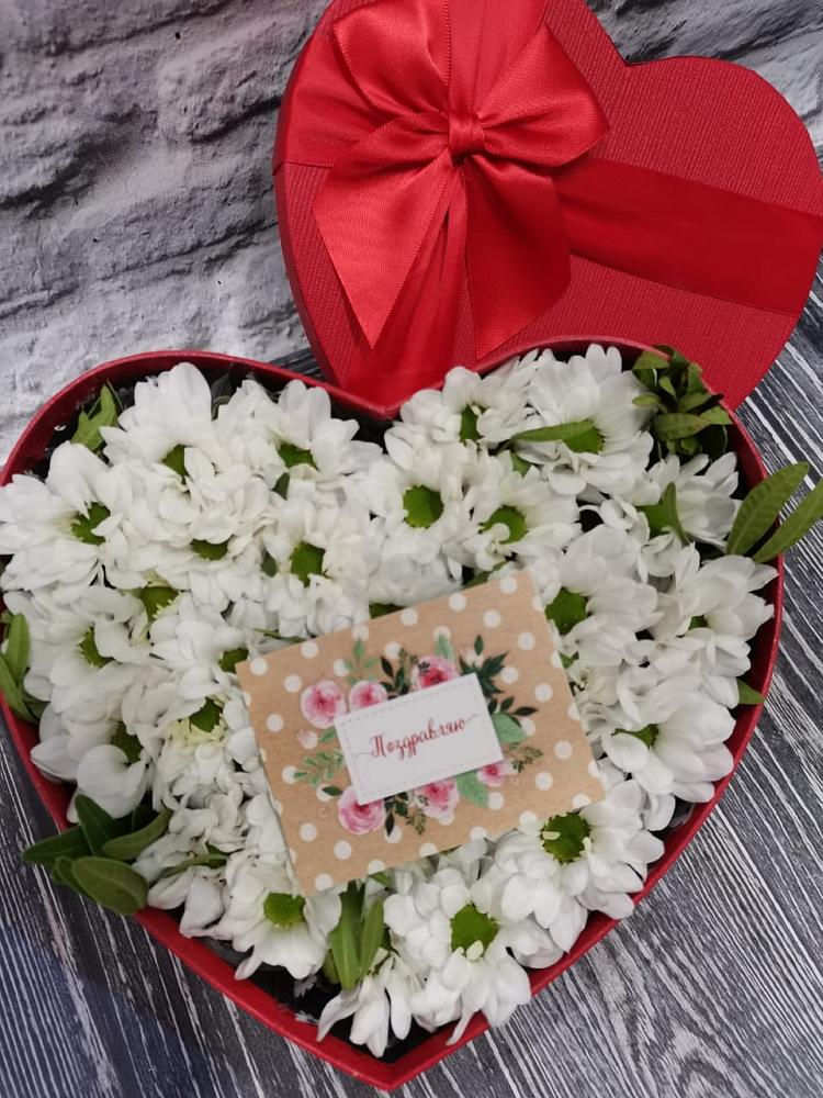 Цветочная композиция из Хризантемы в виде сердца в Угольные Копи