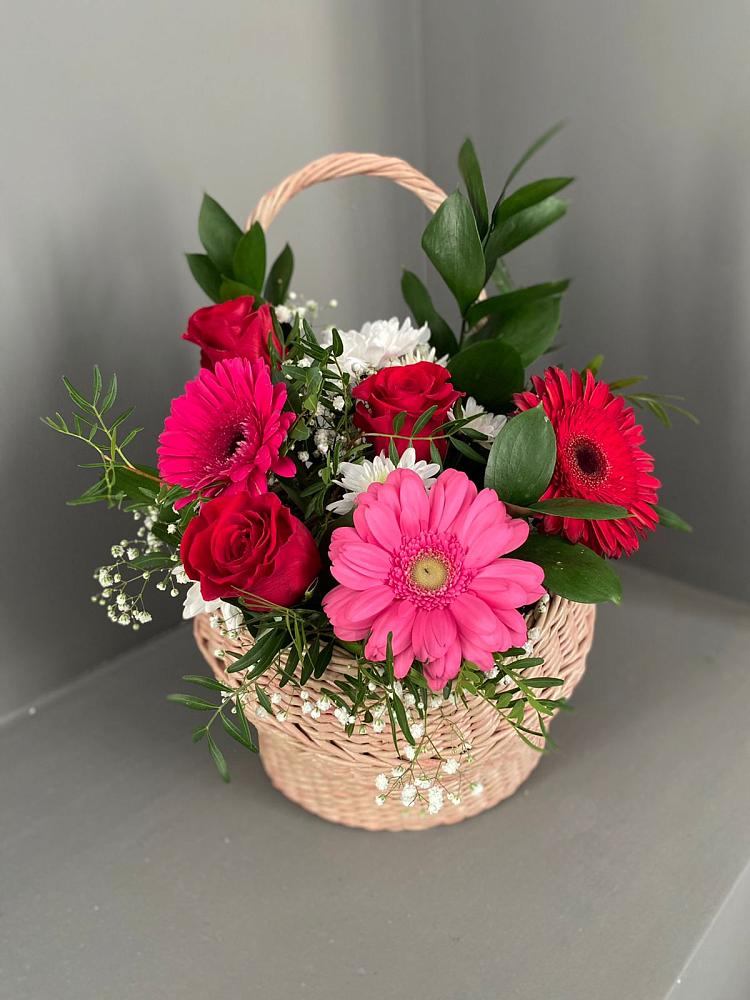 Цветочная композиция из Розы, Хризантемы и Герберы в корзине в Угольные Копи