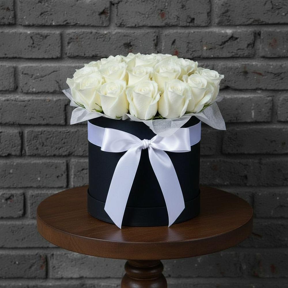 Цветочная композиция из Розы в шляпной коробке в Угольные Копи