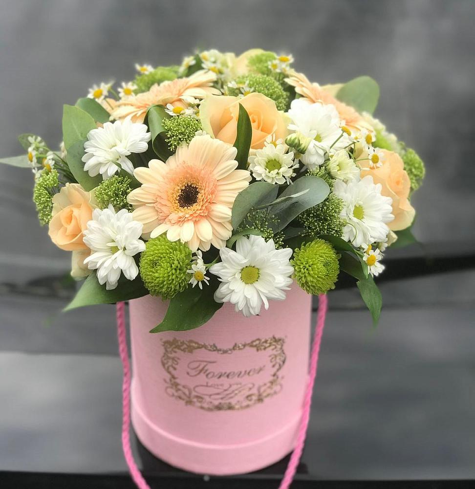 Цветочная композиция из Розы, Герберы и Хризантемы в шляпной коробке в Угольные Копи