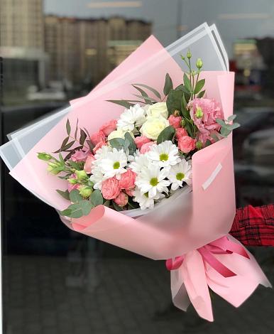 Букет цветов из: Розы, Лизиантусы и Хризантемы в Угольные Копи