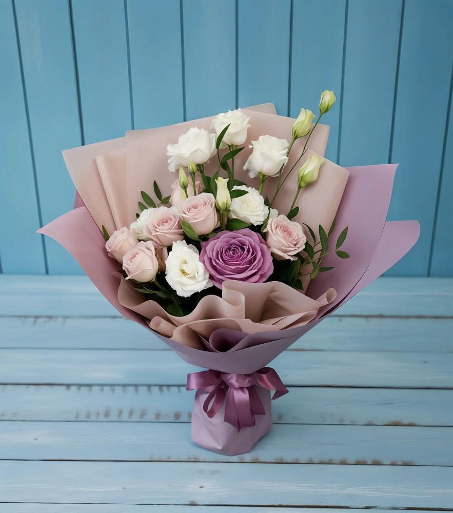 Букет цветов из: Розы и Лизиантусы в Угольные Копи